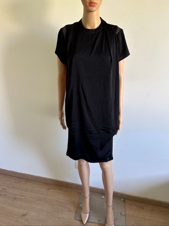 Robe noire satinée neuve à manches courtes LPB Woman taille M - photo numéro 3