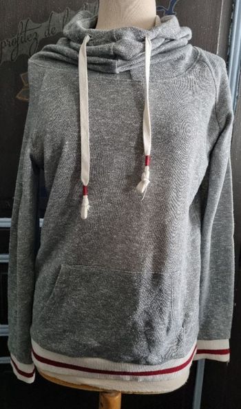 Pull à capuche avec poche taille M