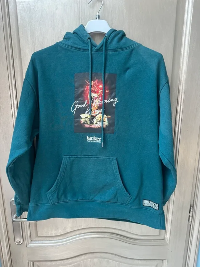 Sweat Jacker Part III Chapitre 1 bleu canard taille L - photo numéro 2