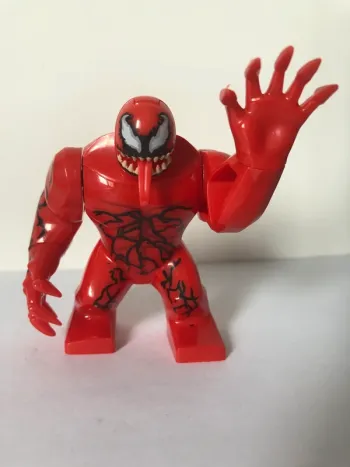 Figurine type lego Carnage. Marvel