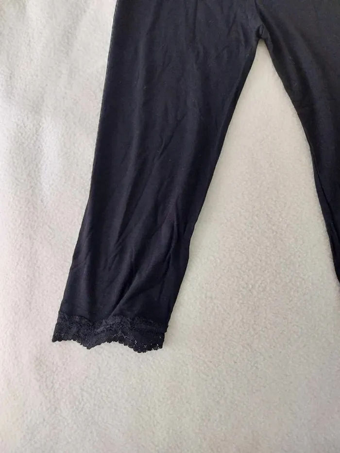 Legging  / corsaire noir avec dentelle sur le bas TU - photo numéro 3