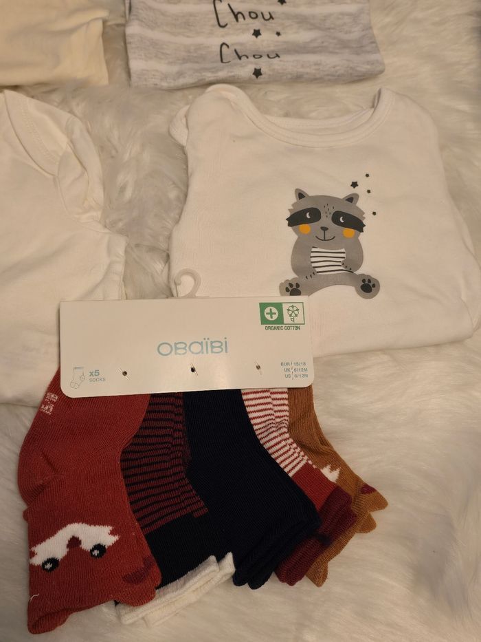 NEUFS!!!  (non portés)🤩👍💙superbe lot  bodies et chaussettes 6 MOIS GARÇON 💙💙💙 - photo numéro 5