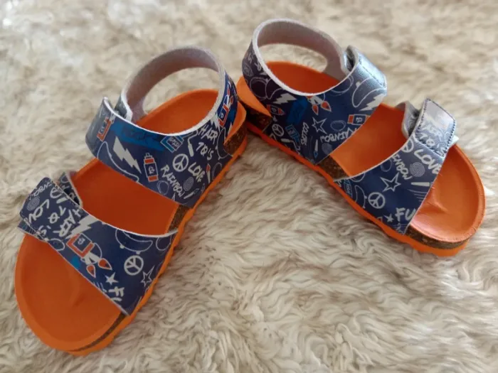 Sandales Kickers neuves 26 - photo numéro 5