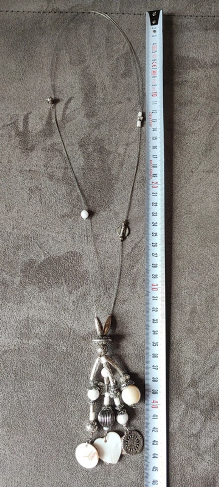 Sautoir à breloques gris et blanc - photo numéro 5