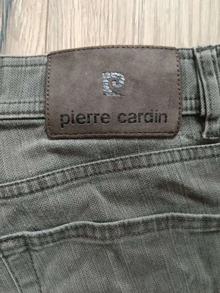 Jean gris pierre cardin taille haute W32 L34 mais correspond à un L30 - photo numéro 4
