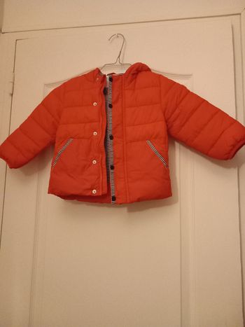 Manteau obaidi rouge  très bon  état  86 cm 23 mois
