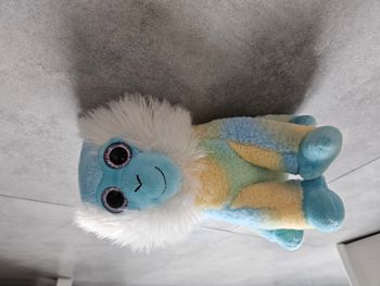 Peluche singe gros yeux