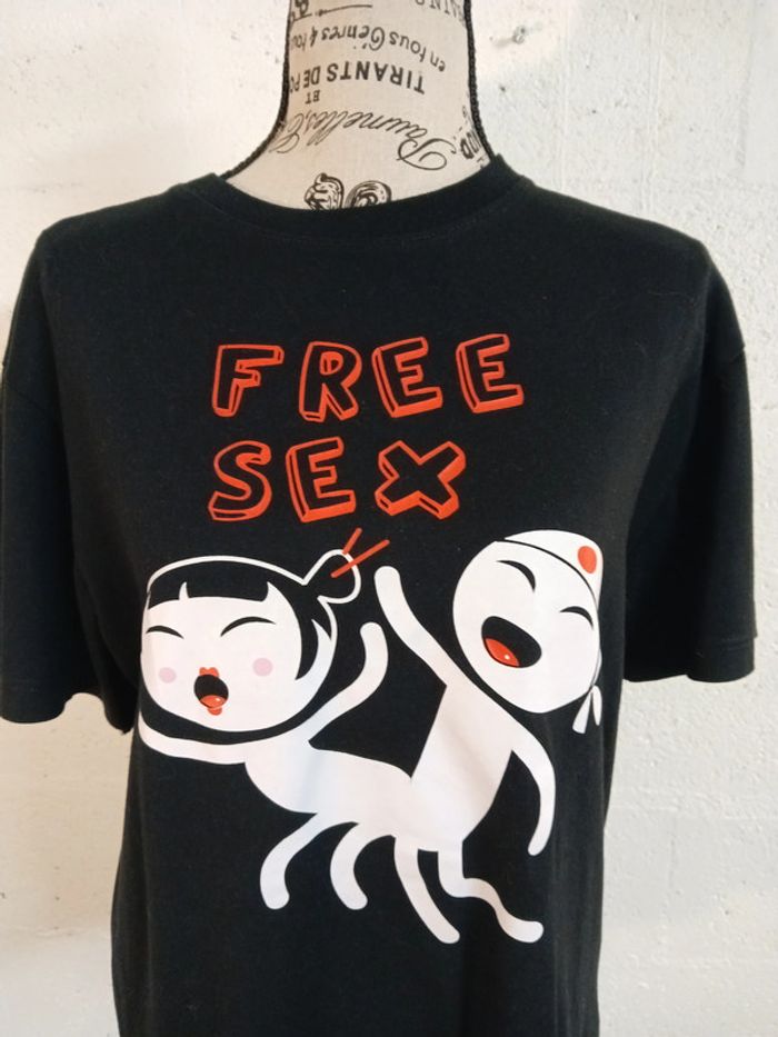 T-shirt noir Kujira Free S.. Taille M Très bon état - photo numéro 2