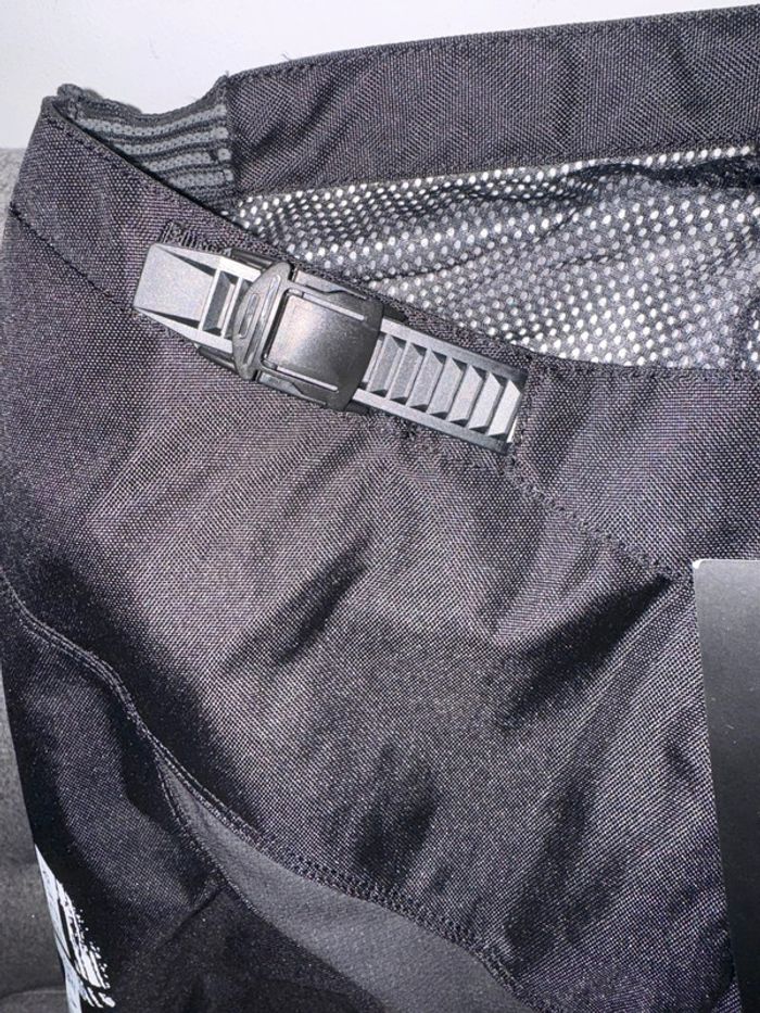 Pantalon SHOT mx ou MTB (bikepark) neuf avec étiquettes taille L (34US) - photo numéro 6