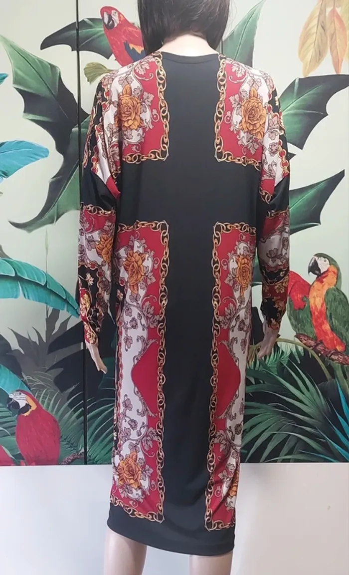 Robe décolleté plongeant - photo numéro 2