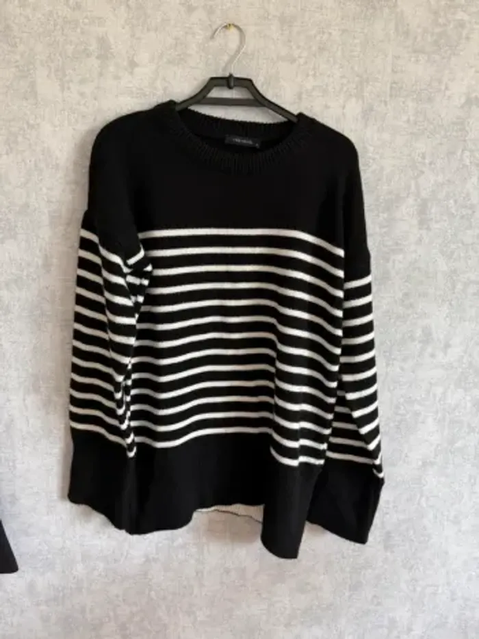 pull d’hiver marinière noir et blanc Trendyol taille S