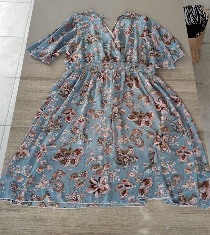 Robe bleu fleurie pour femme taille 50 sans marque - photo numéro 3