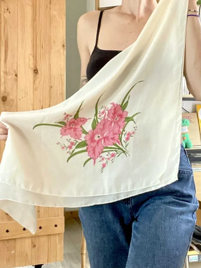 Foulard à fleurs - photo numéro 5