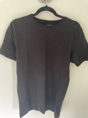 T shirt noir taille M rayé