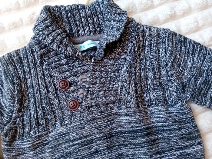 Pull garçon 18mois 🩶🖤 - photo numéro 4