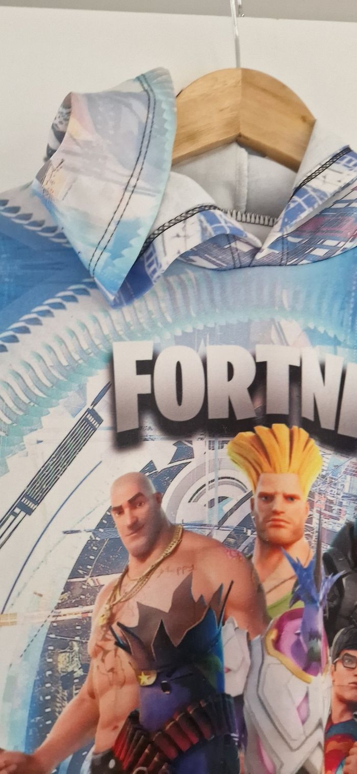 Sweet avec capuche a motif  fortnite Taille 10ans - photo numéro 8