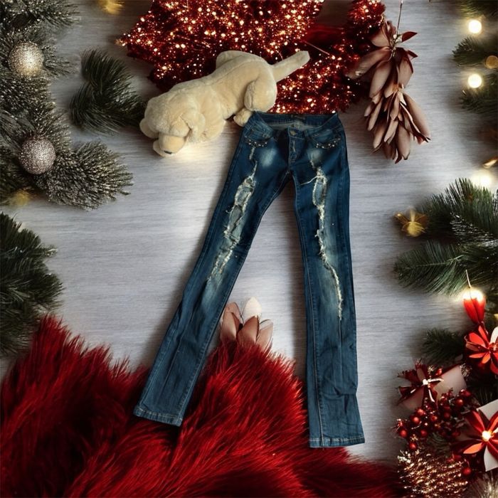 Jeans délavé, troué avec strass