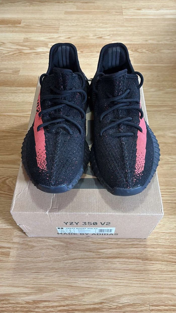 Yeezy Boost 350 V2 Core Black Red - photo numéro 2