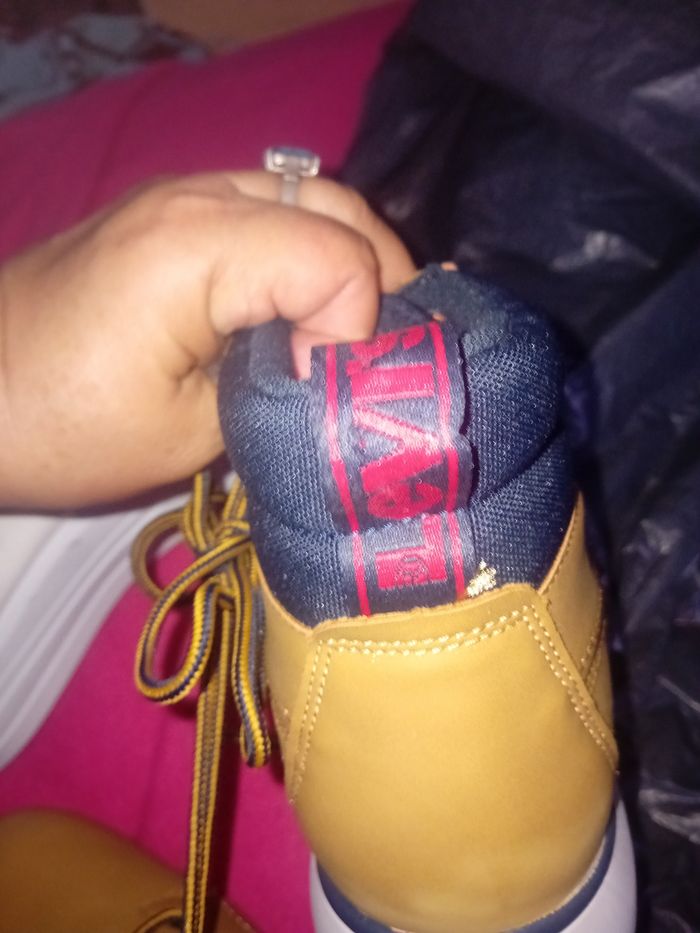 Boots Levis neuves - photo numéro 3