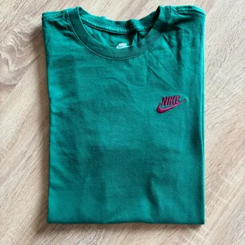 T-shirt Nike vert logo brodé - Taille S
