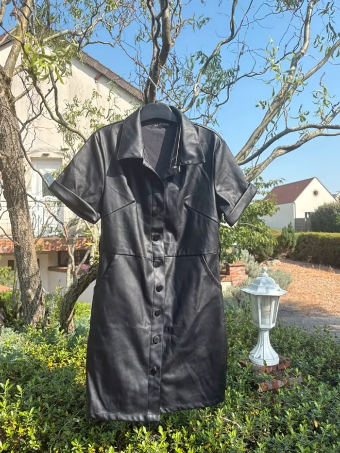 Robe noire avec ceinture - photo numéro 2