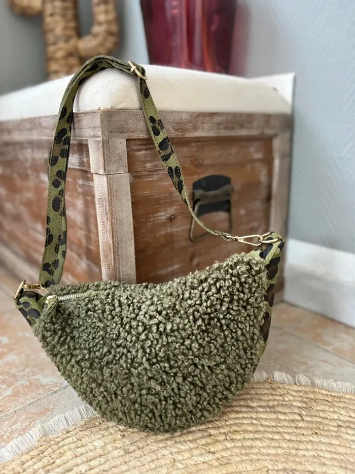 Sac demie-lune moumoute vert kaki et léopard - photo numéro 9