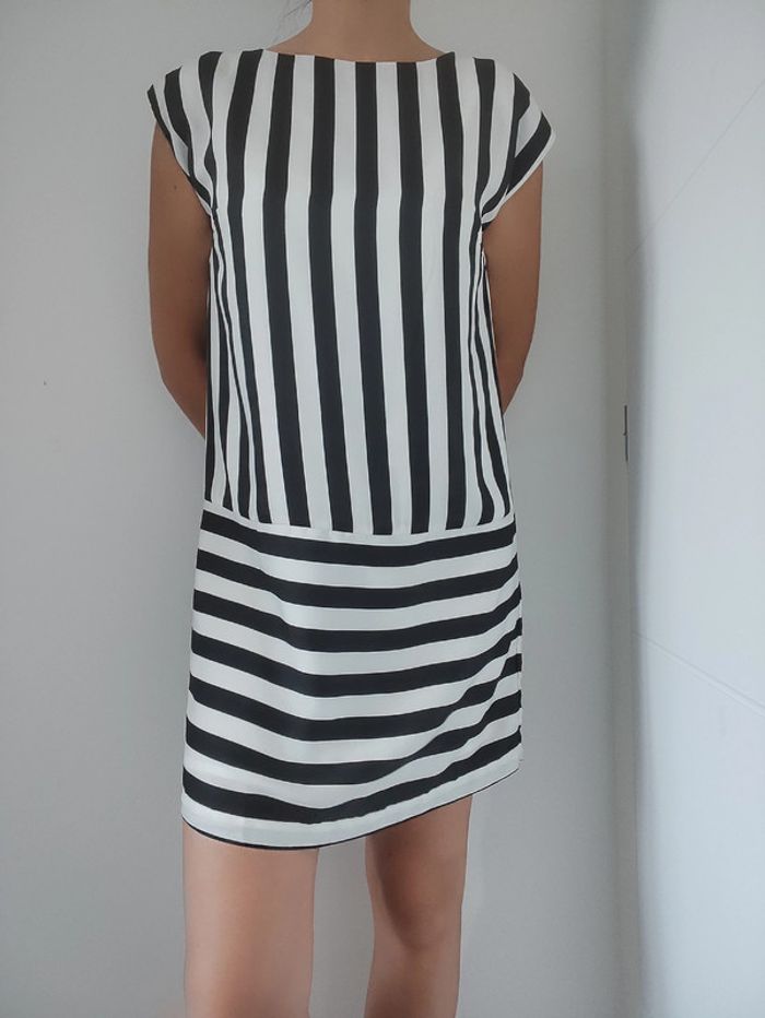 Robe rayée mango noire et blanche