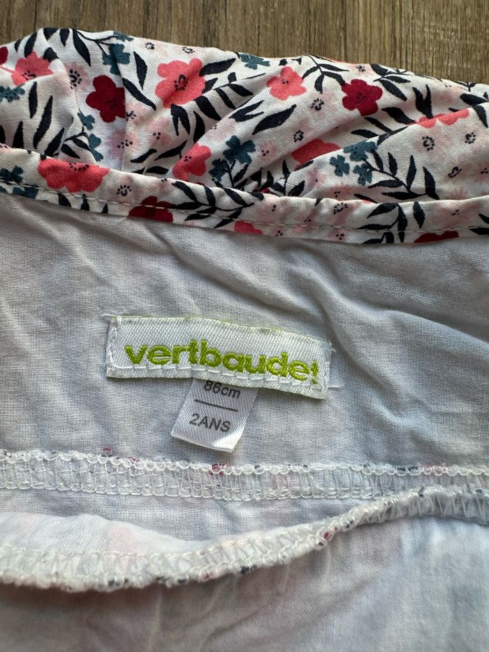 - Tee shirt Vertbaudet - 2 ans - bon état, petite tache - photo numéro 3