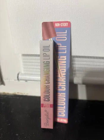 Huile à lèvres couleur changeante rose neuve