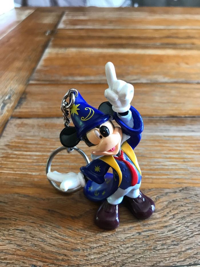 Porte clé figurine disney land paris 20 ans