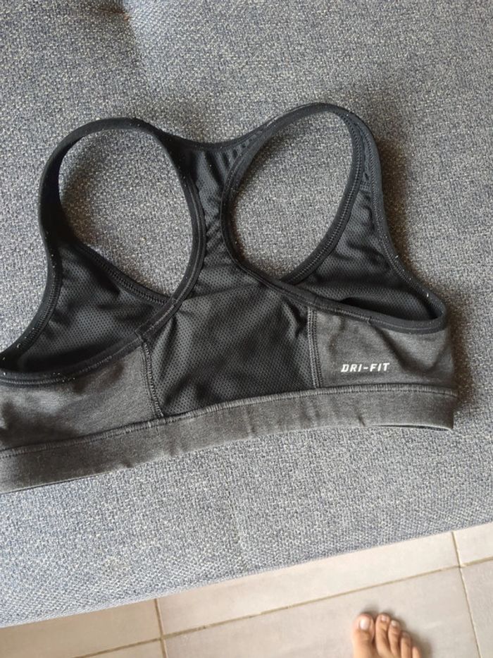 Brassière Nike réversible noire et grise 12 ans - photo numéro 3