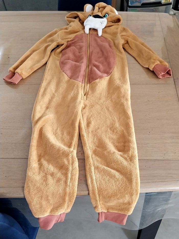 Surpyjama enfant 6ans en bon état - photo numéro 2