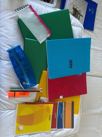 Lot fournitures scolaires