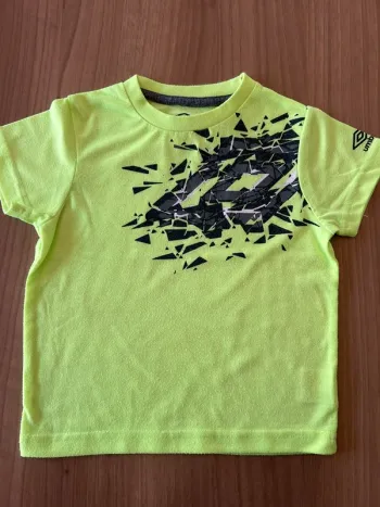 TEE shirt Umbro 4 ans