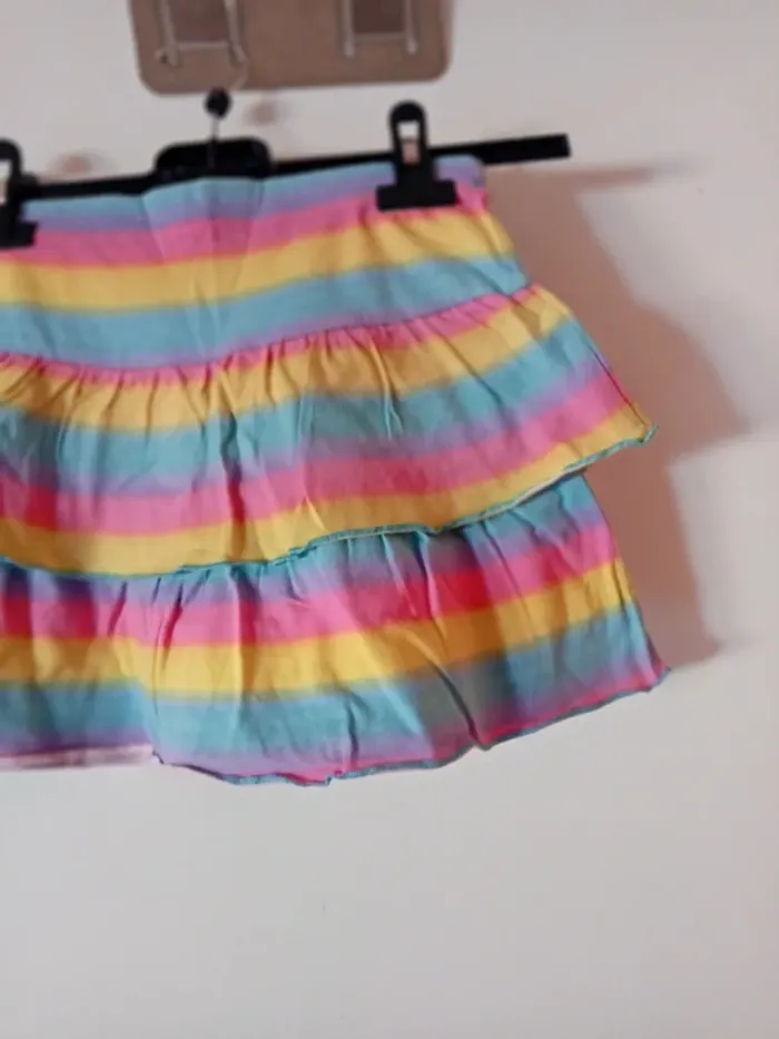 Jolie jupe multicolore.  C&A. 6 ans - photo numéro 6