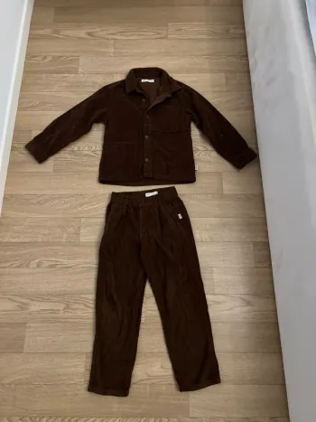 Ensemble en velours côtelé Zara 8 ans tres bonne etat