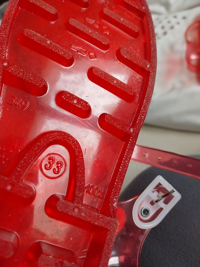 Chaussure méduse rouge transparente taille 33 - photo numéro 2