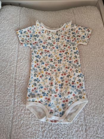 Body Bodie manches courtes Taille 6 mois Petit Bateau