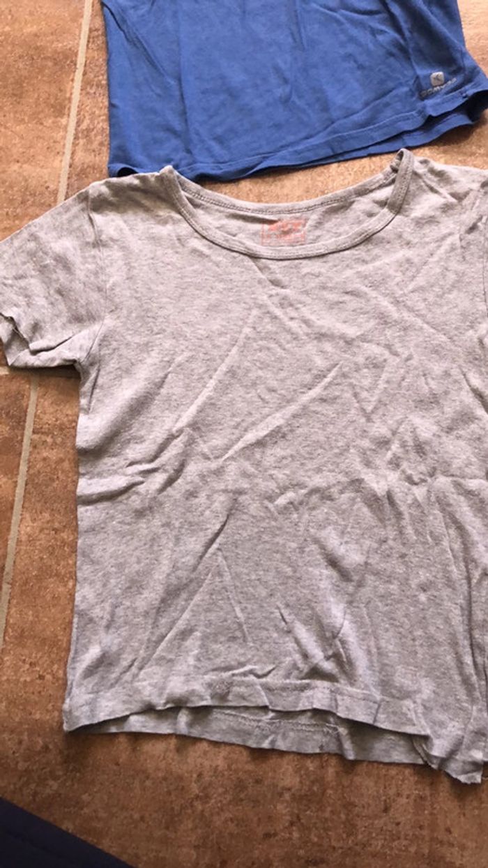 Lot de tee-shirts 👕 5A (*5) - photo numéro 2