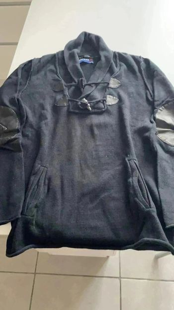 Pull noir