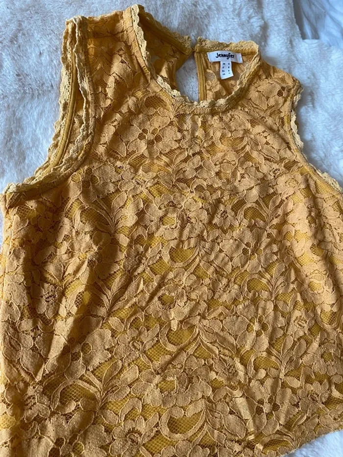 Top court jaune moutarde dentelle Jennyfer taille S - photo numéro 2