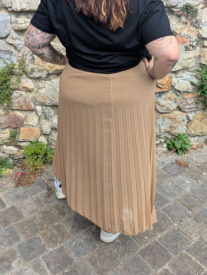 Jupe longue plissée Vienne camel
TU curvy - photo numéro 4