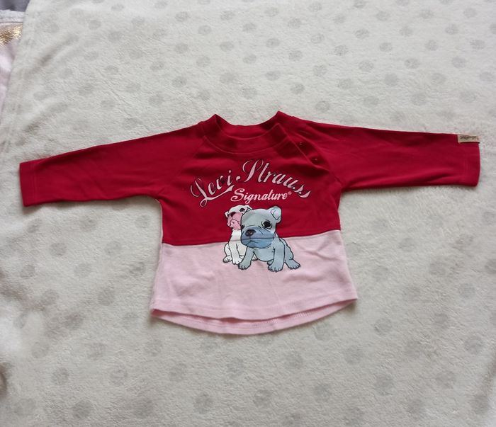 T shirt rouge et rose Levi's 3 mois