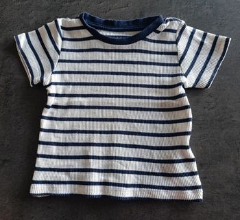 T-shirt manches courtes à rayures
Taille 18-24 mois