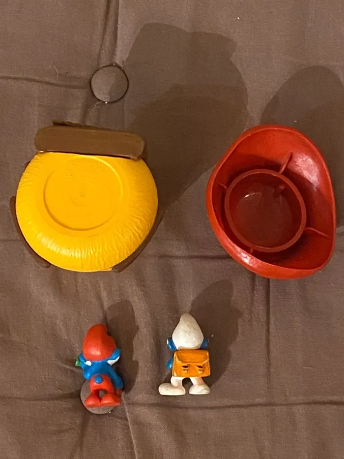 Maison schtroumpf + 2 figurines Schleich - photo numéro 3