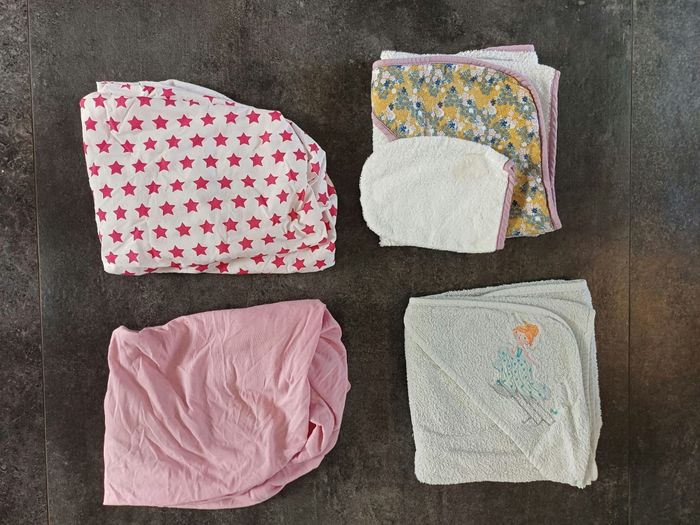 Lot 4 turbulettes 0-6 mois/2 capes de bain/2 draps housses - photo numéro 2