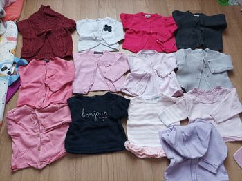 Lots de 10 gilets et 3 pulls 6 mois