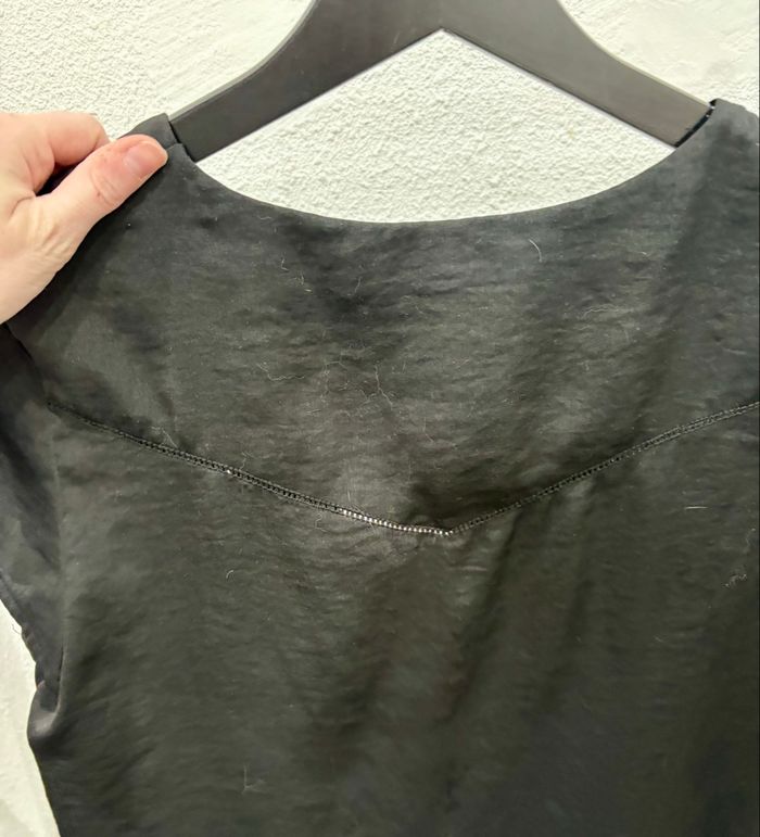 Haut noir effet satiné H&M - Taille 36 - photo numéro 5