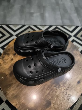 Sabot plateforme taille 40-41 noir neuve