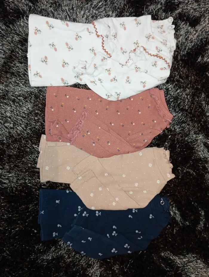 Lot vêtements bébé fille 1 mois 43 pièces - photo numéro 19